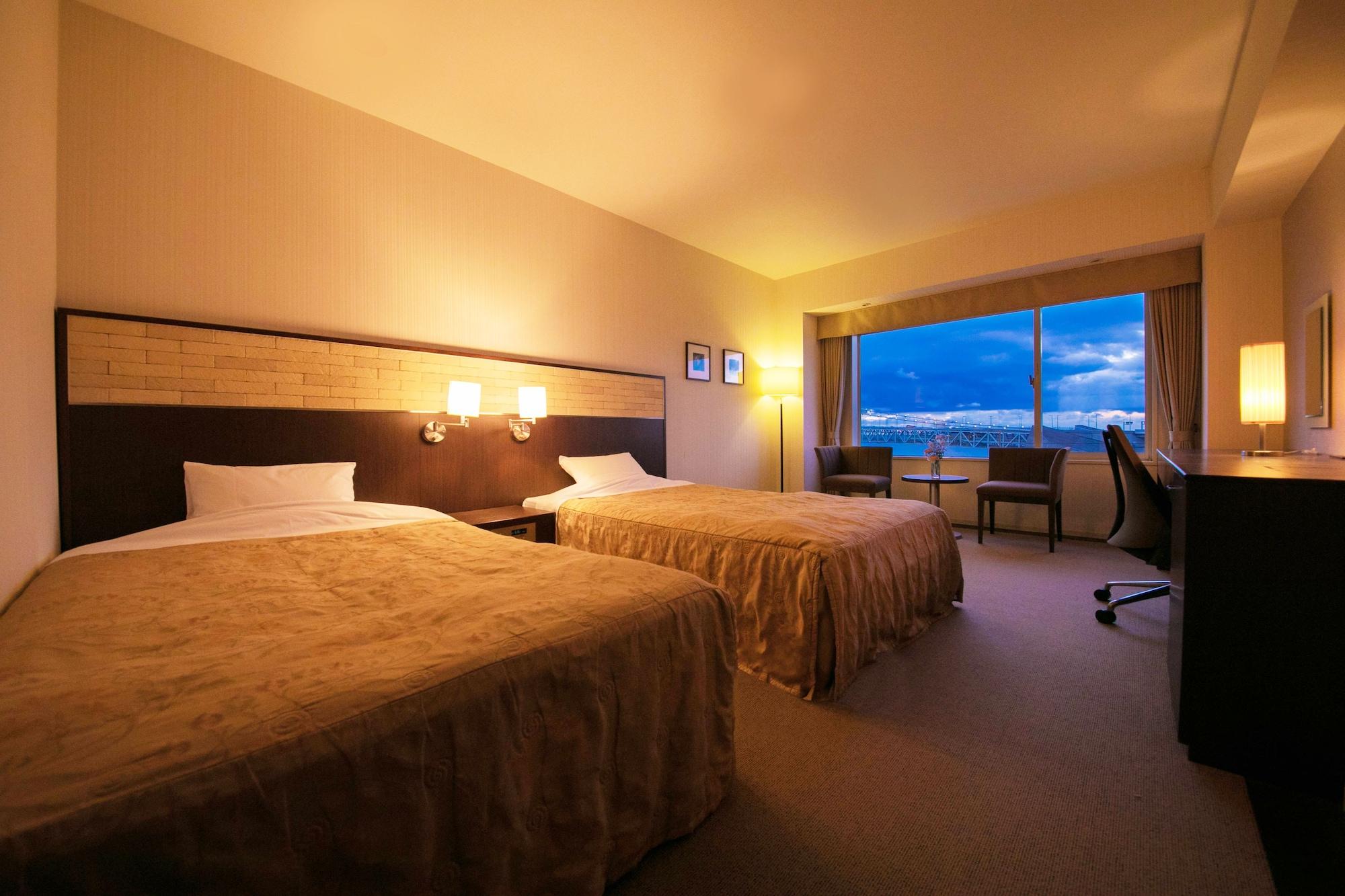 Hotel Seaside Maiko 4*
